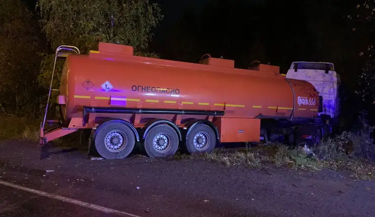 В Красноярском крае на трассе столкнулись бензовоз и грузовик MAN