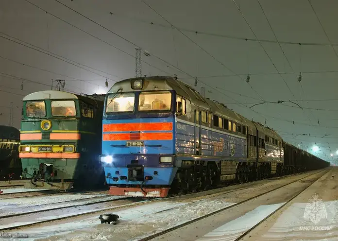 В Красноярском крае три вагона грузового поезда сошли с рельсов