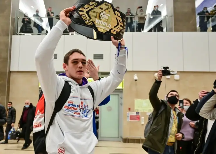 Боксер из Минусинска Марк Петровский проведёт второй бой на профессиональном ринге