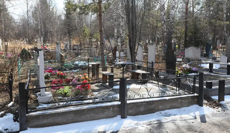 В Красноярске с 22:00 24 апреля и до 20:00 25 апреля запретят проезд и парковку возле кладбищ