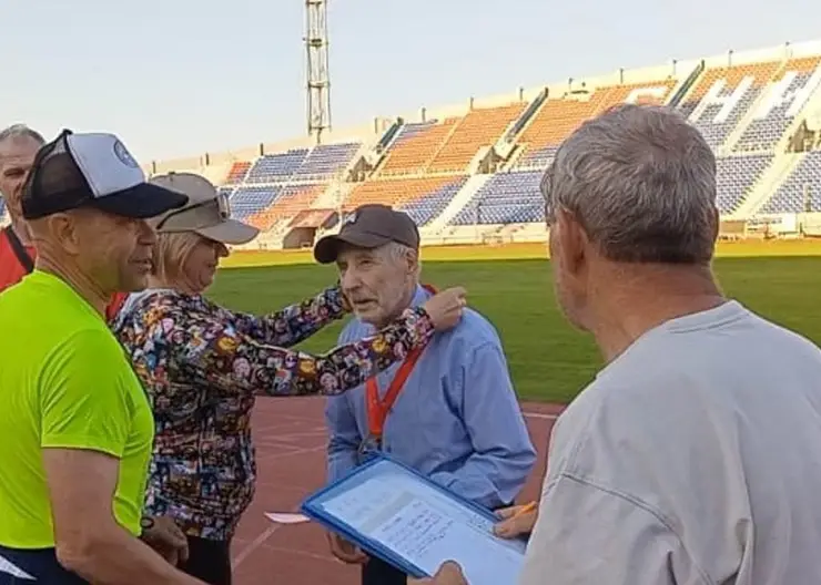 В Красноярске 95-летний атлет установил рекорд России