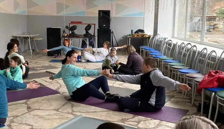 В Красноярске волонтёры организовали выездной лагерь для семей с детьми с инвалидностью