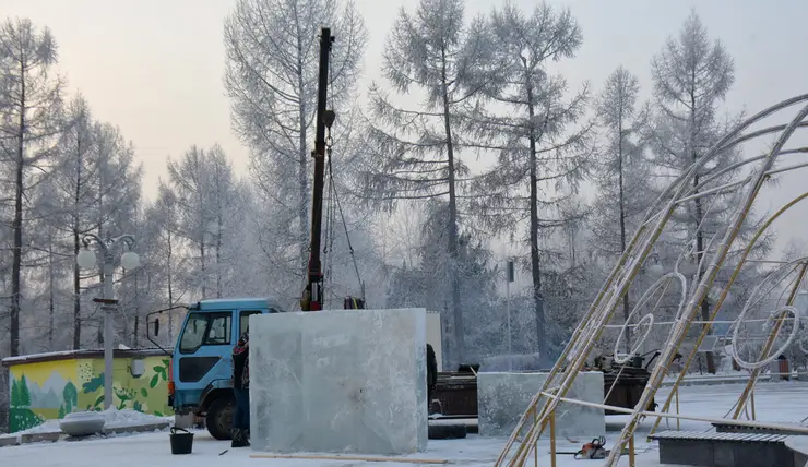 В Красноярске в парке имени 1 Мая начали строить ледовый городок