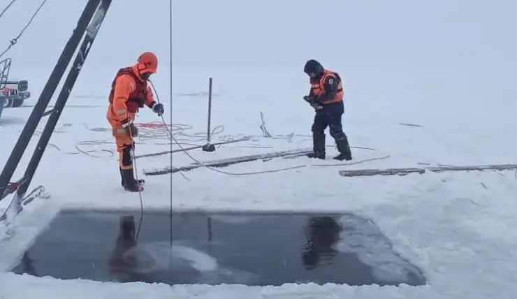 В Красноярском крае под лед в автомобиле провалился 43-летний мужчина