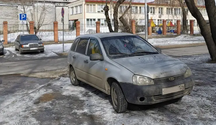 В Центральном районе Красноярска стали в три раза чаще парковаться на газонах