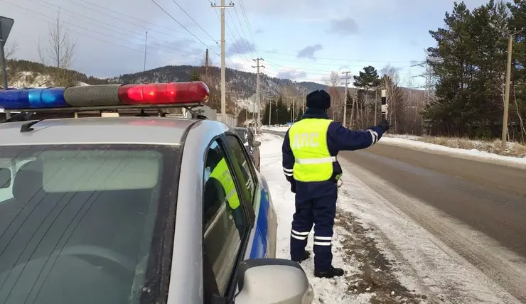 Красноярцам напомнили об опасности выезда на встречную полосу