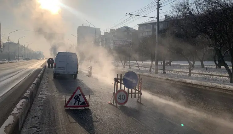 В Красноярске на двух улицах произошел порыв трубопровода