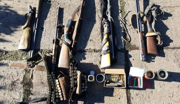В Красноярском крае у троих соседей нашли целый арсенал оружия и боеприпасов