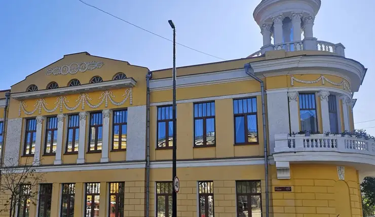 В Красноярске 13 декабря запретят стоянку рядом с Домом офицеров на Перенсона