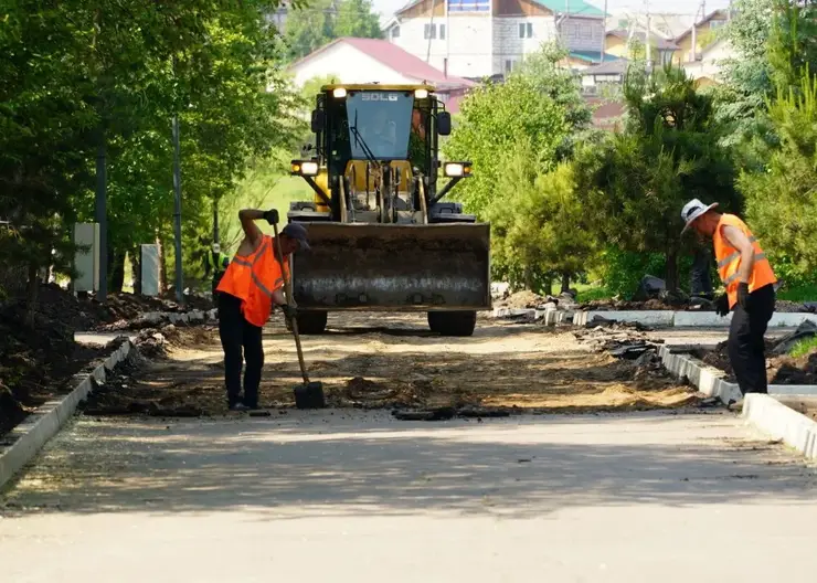 В Красноярске приступили к новому этапу благоустройства озеро-парка «Октябрьский»