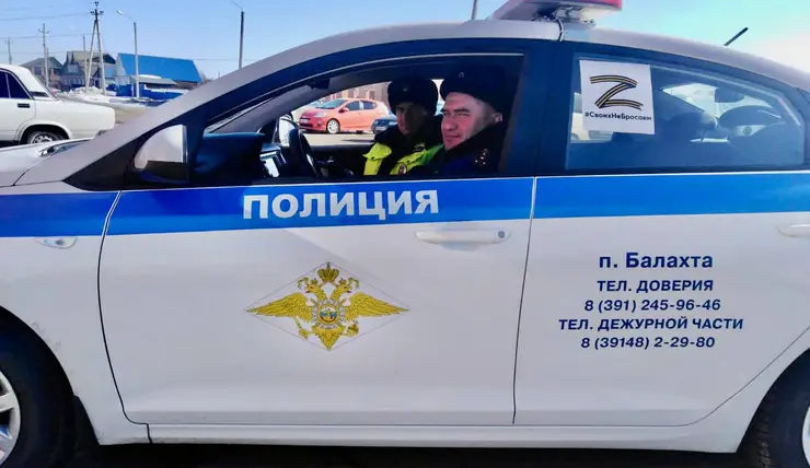 В Красноярске 11-летний мальчик ехал до детской площадки на самокате и попал под колеса автомобиля