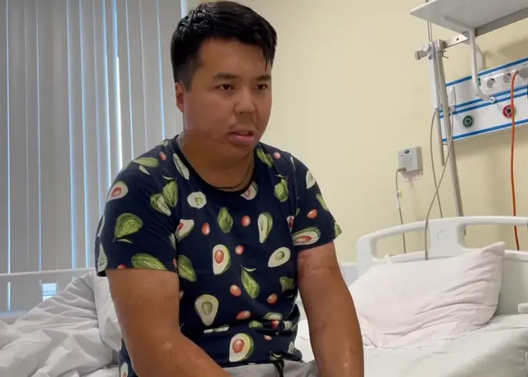 Красноярец почти 14 лет провел в больнице с ожогами и решил стать врачом