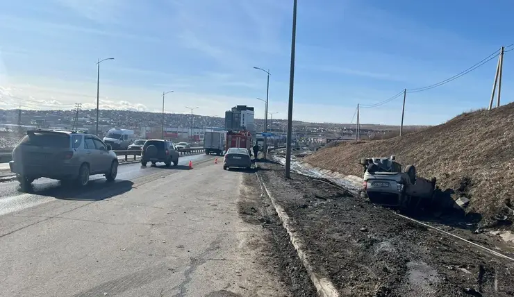 В Красноярске на Северном шоссе три автомобиля попали в ДТП