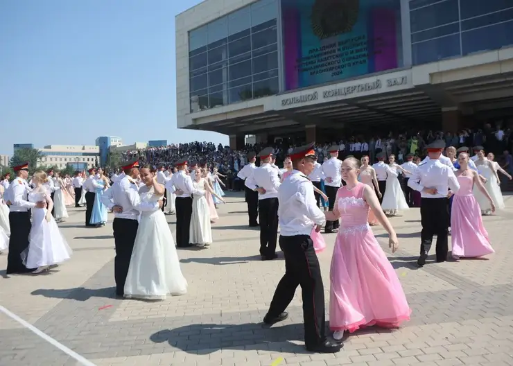 В Красноярске из кадетских корпусов и Мариинских гимназий в 2024 году выпустились 277 человек
