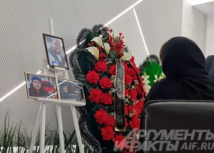 Близкие красноярского автоблогера Андрея Бороды вспомнили о его детстве на похоронах