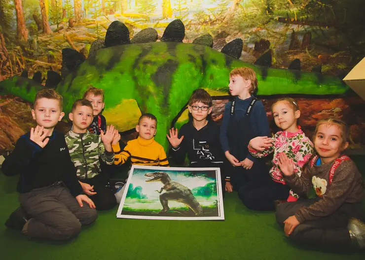 Красноярский краеведческий музей хочет подарить кому-нибудь макет стегозавра