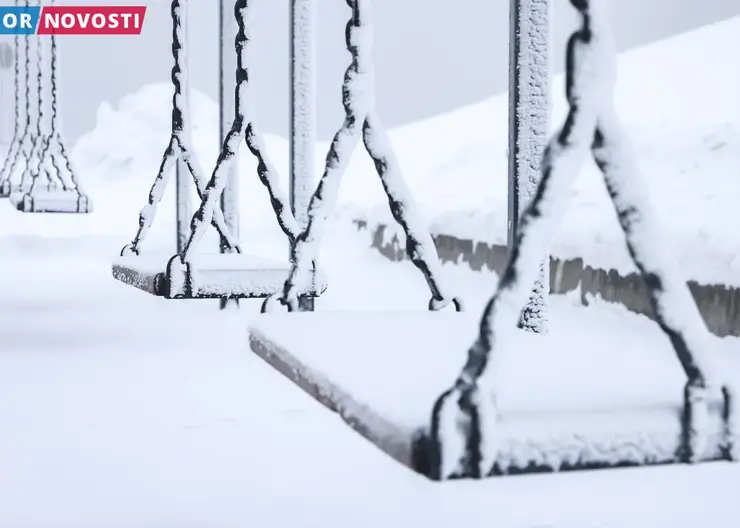 В Красноярском крае эксперты минэкологии проверят снег рядом с предприятиями