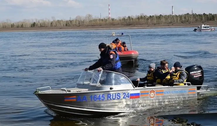 В Красноярском крае перевернулась лодка с 41-летним рыбаком