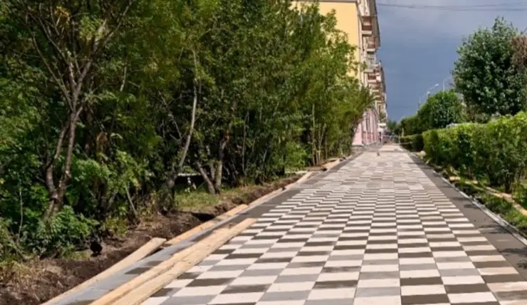 Благоустройство пешеходного пространства в Кировском районе завершат до конца лета