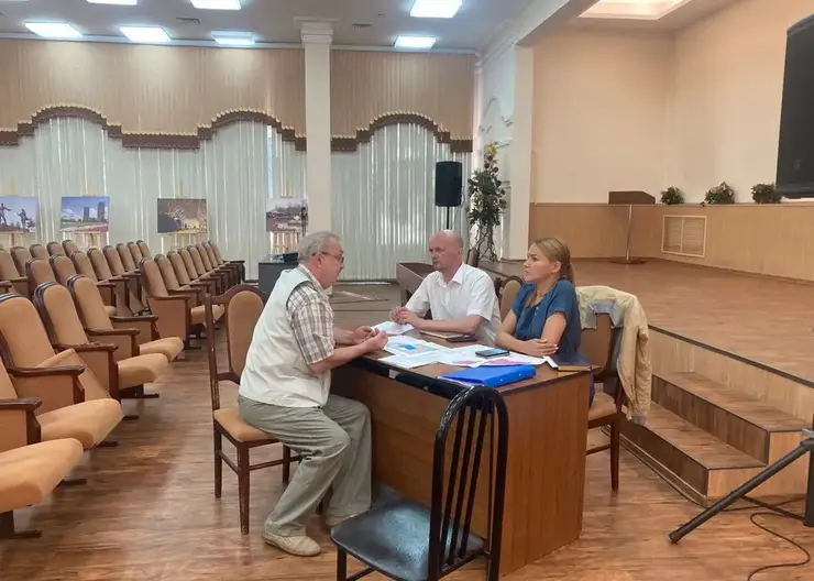 В Красноярске еще с несколькими жителями Николаевки достигнуты договоренности по переселению