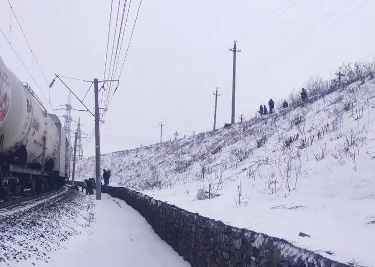 В Красноярске мужчине стало плохо на железнодорожных путях