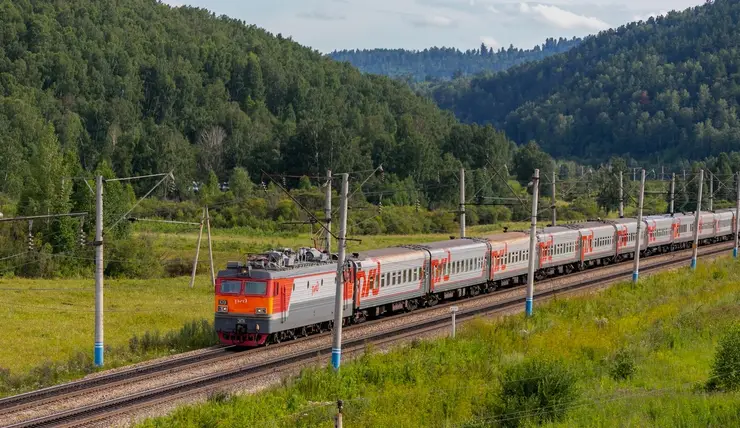 Курсирующие из Красноярска в Адлер и Анапу поезда будут останавливаться в Петропавловске