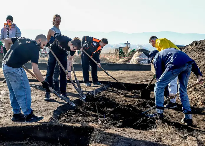 В Красноярске на Шинном кладбище нашли останки людей Тагарской культуры (фото)