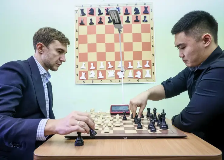 Лучший шахматист Красноярска обыграл гроссмейстера Сергея Карякина в очном матче
