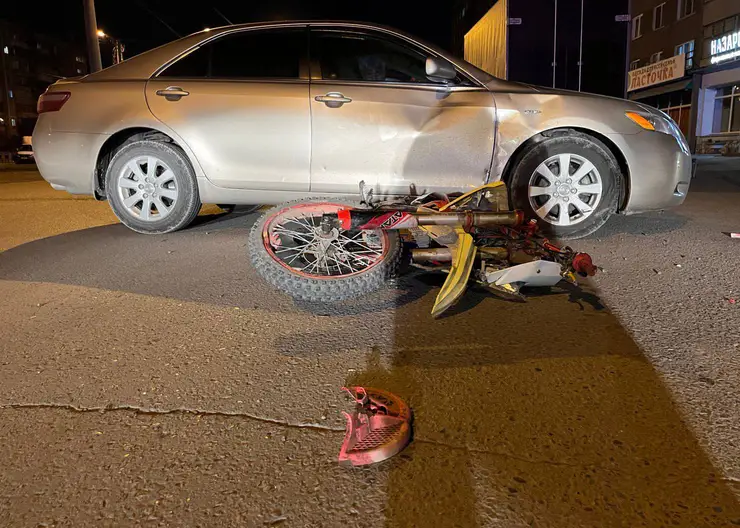 На правобережье Красноярска пьяный 34-летний мотоциклист попал в ДТП