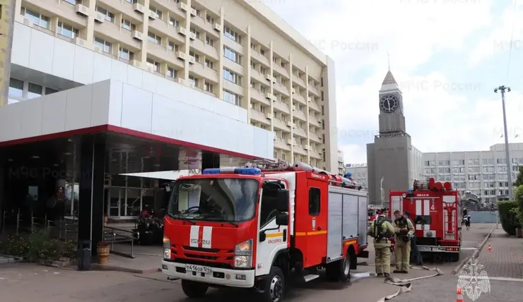 Спасатели провели пожарно-тактические учения в здании гостиницы «Красноярск»