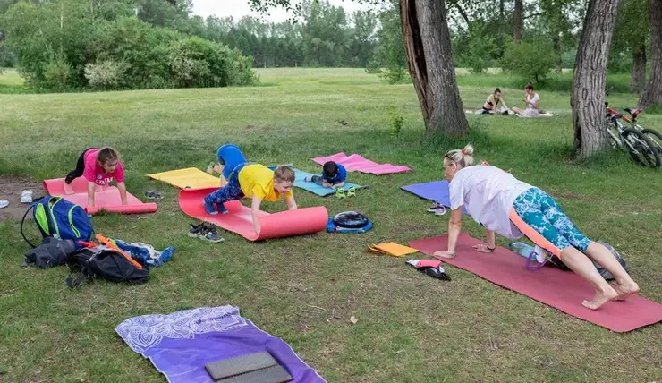 В Красноярске 17 июня отметили Международный день йоги