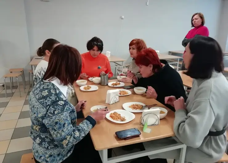 В Красноярске родители проверили питание в столовой школы № 157 Советского района