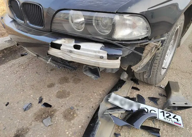 В Зеленогорске 28-летняя девушка разбила палкой BMW бывшего парня