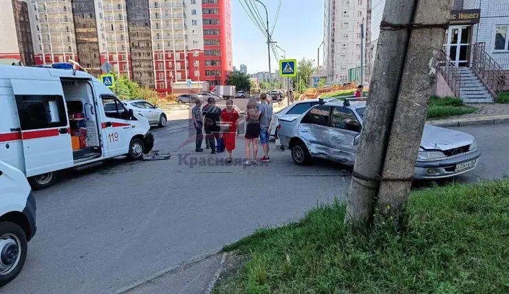 В Красноярске столкнулись Toyota и карета скорой помощи