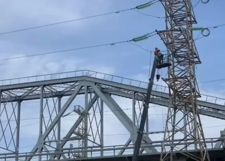 В Красноярске демонтируют линии электропередачи в районе развязки в «Тихих зорях»