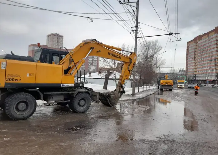 В Красноярске из-за аварии десятки домов на Калинина остались без холодной воды