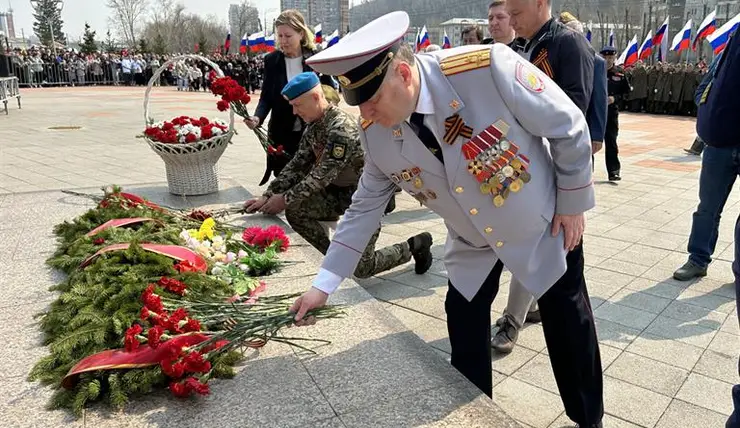 В Красноярске жители Свердловского района отмечают День Победы