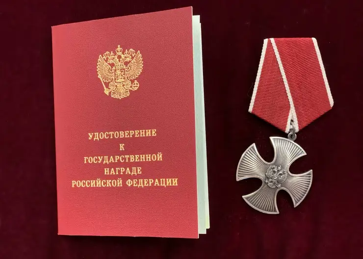 Матери погибшего военнослужащего из Красноярского края вручили Орден Мужества