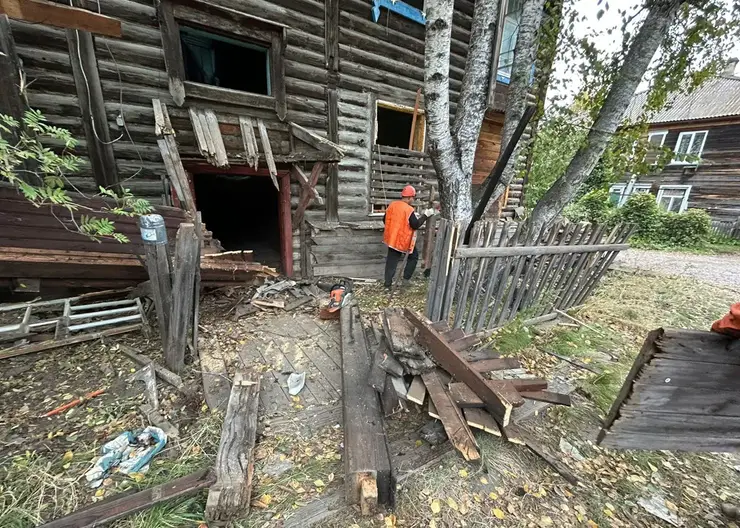 На Свердловской в Красноярске сносят аварийные дома