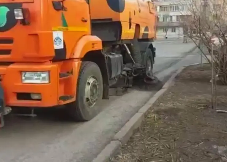 Зимой на улицы Красноярска высыпали почти 34 тысячи кубометров песка