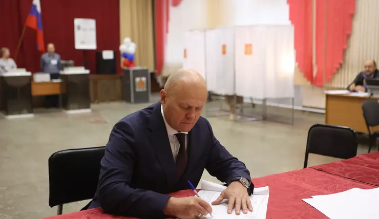 Глава Красноярска Владислав Логинов принял участие в голосовании