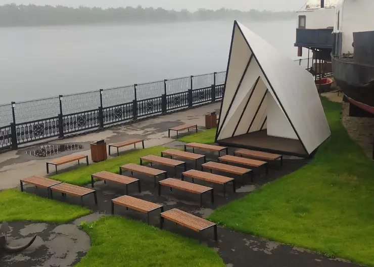 В Красноярске рядом с пароходом-музеем «Святитель Николай» открылась летняя площадка
