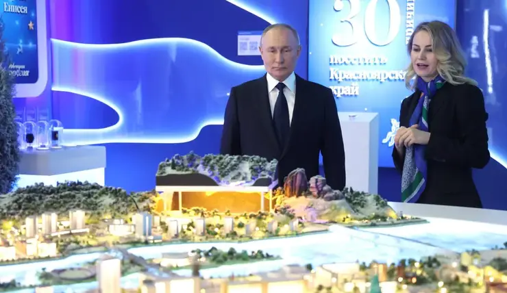 Президент Владимир Путин посетил стенд Красноярского края на выставке «Россия»