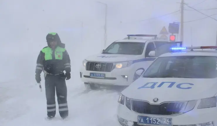 На трассах Красноярского края сложная ситуация из-за обильного снегопада