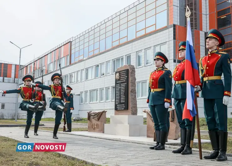 В Красноярске открыли мемориальную композицию «Ушедшим на фронт работникам завода «Судоверфь»