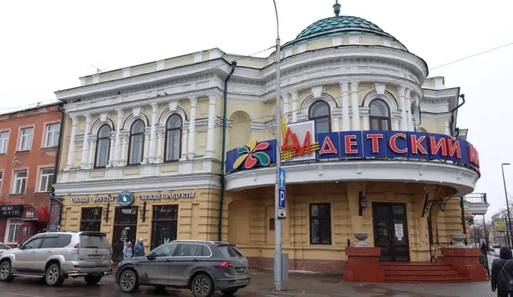 В Красноярске хотят снять вывеску «Детский мир» с исторического здания