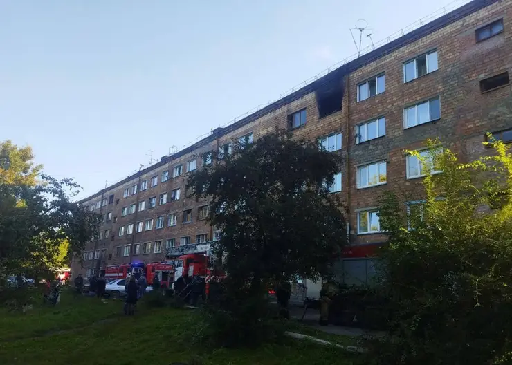 В Красноярске во время утреннего пожара в общежитии погибли 2 человека