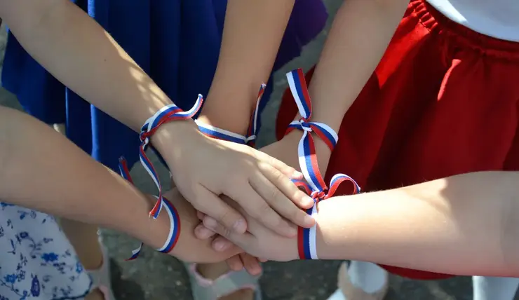 В Красноярске воспитанники детских садов отметили День Государственного флага