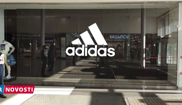 В Красноярске закрыли магазины Adidas