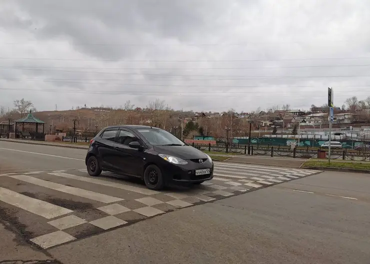 С начала года более 1000 водителей и пешеходов в Красноярске нарушили правила на зебре